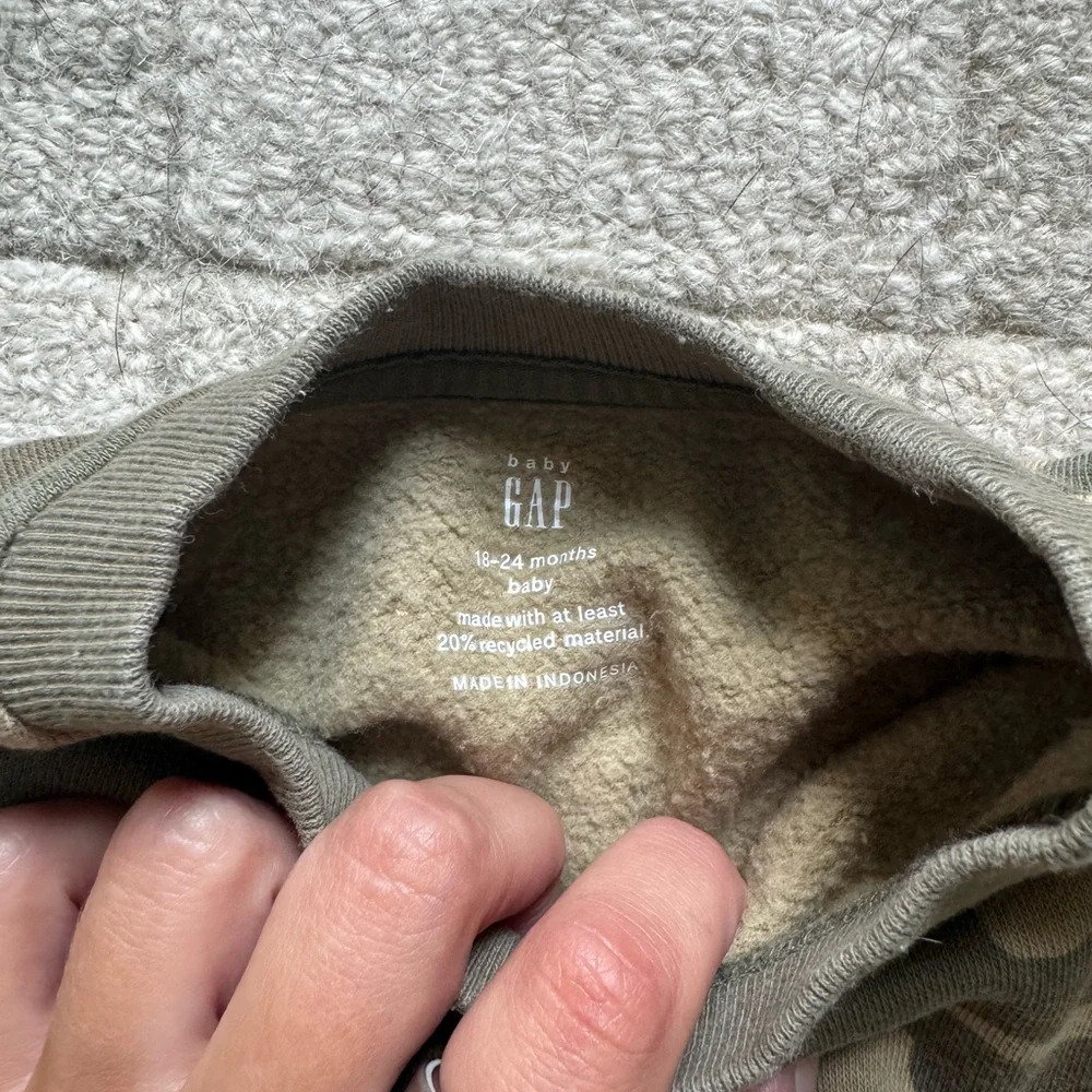 GAP camo crewneck